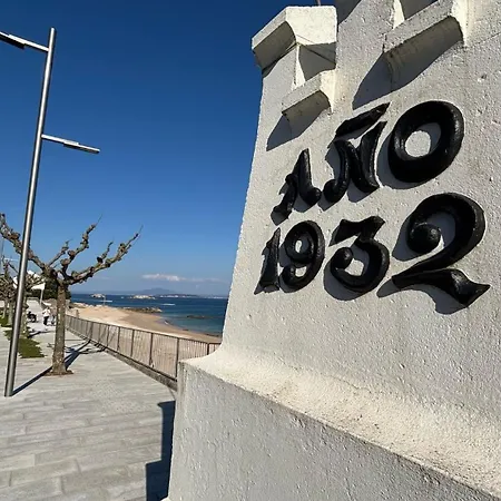A 50m De La Playa,ribeira Apartment *